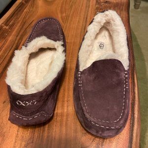 Ugg Ansley slippers size 9